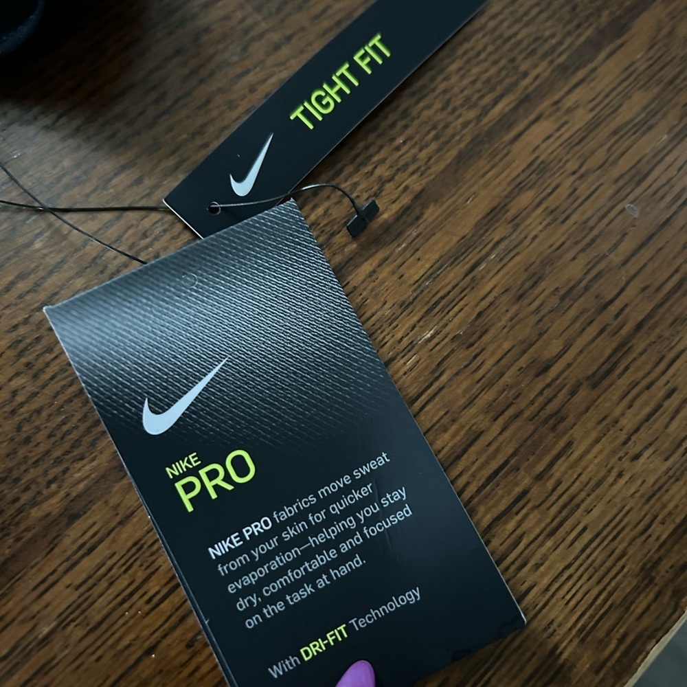 Nike Black Tank Top Dri-FIT Tight Fit - Picture 3 of 5